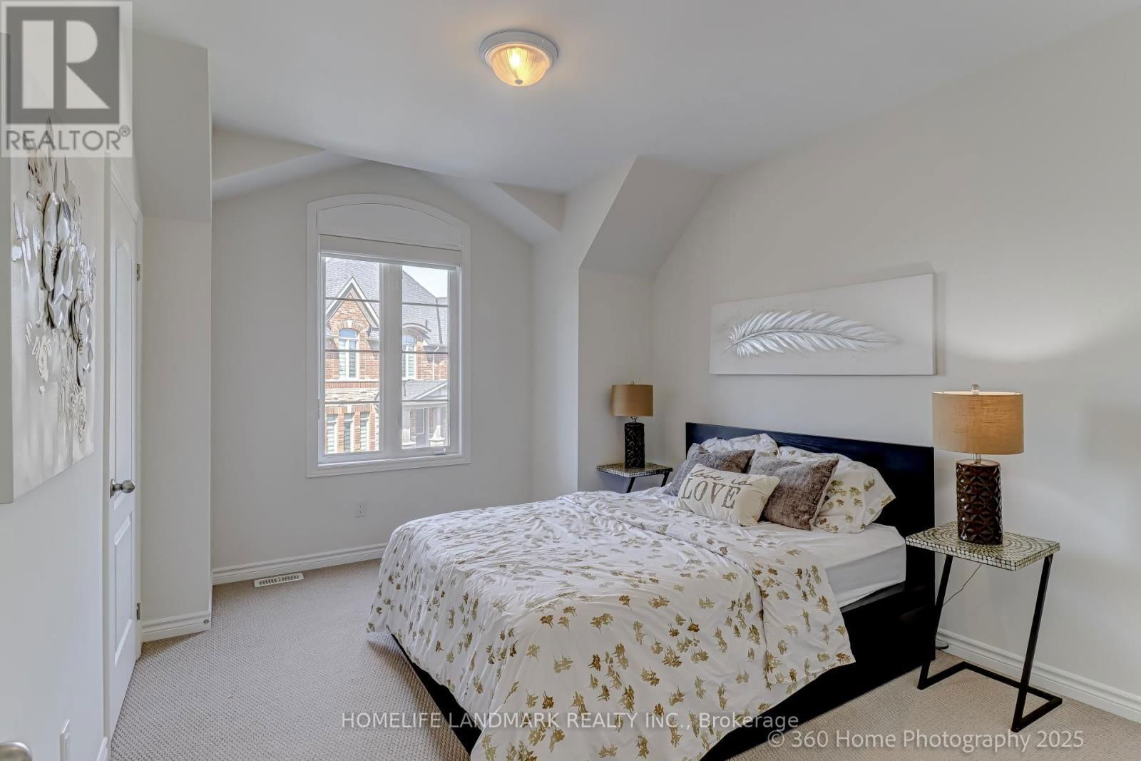 25 WORKMENS CIRCLE Image 23