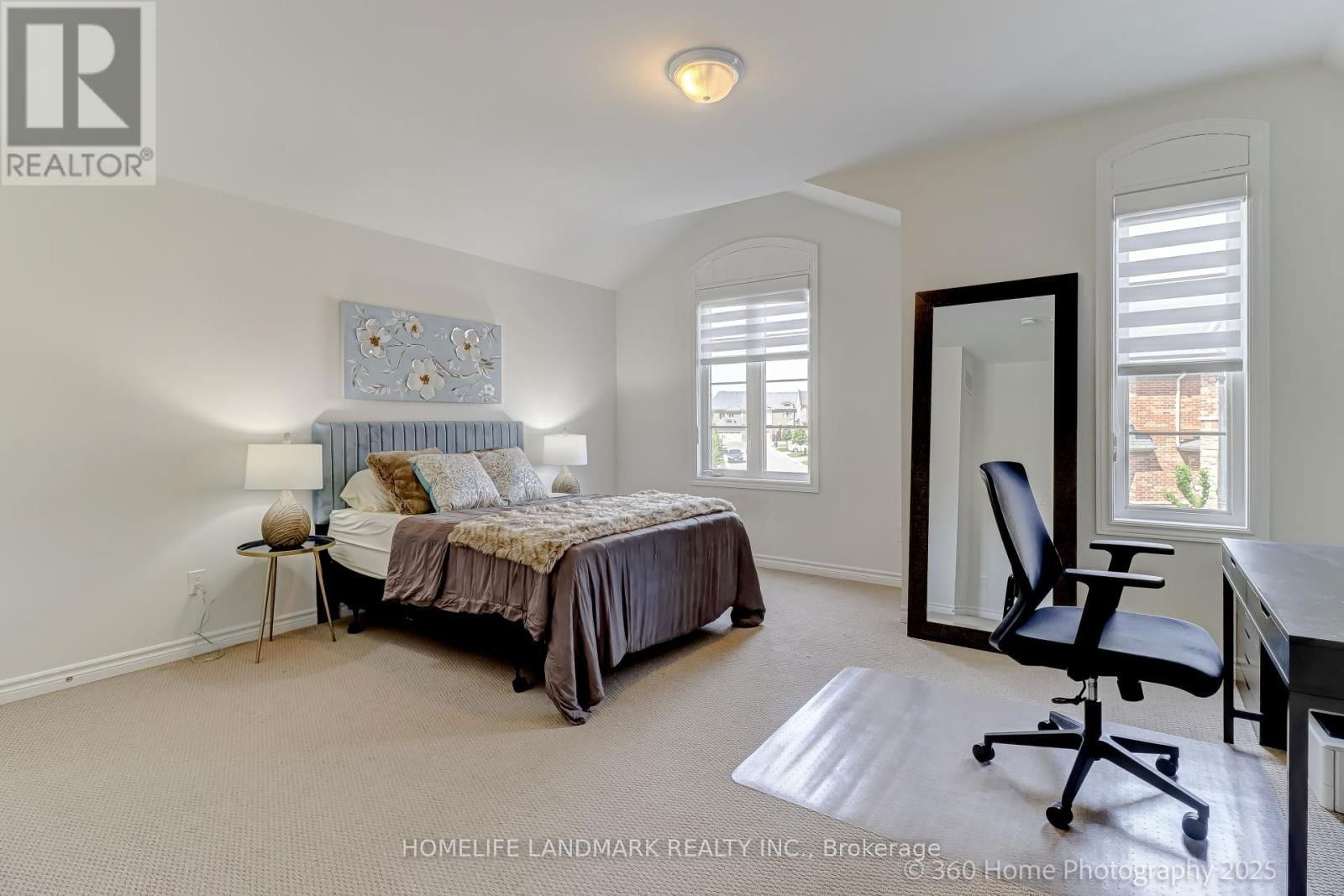 25 WORKMENS CIRCLE Image 24