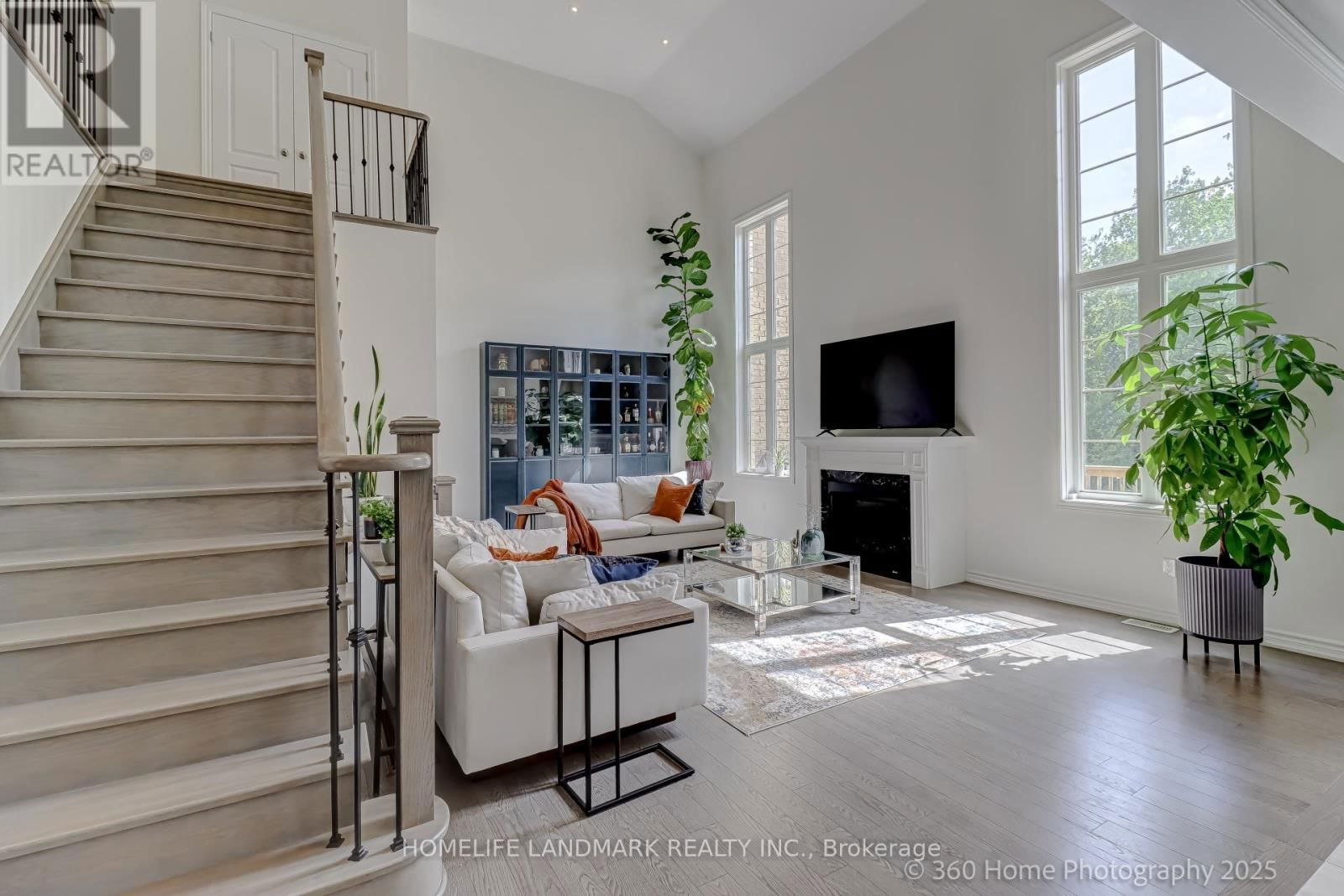 25 WORKMENS CIRCLE Image 7