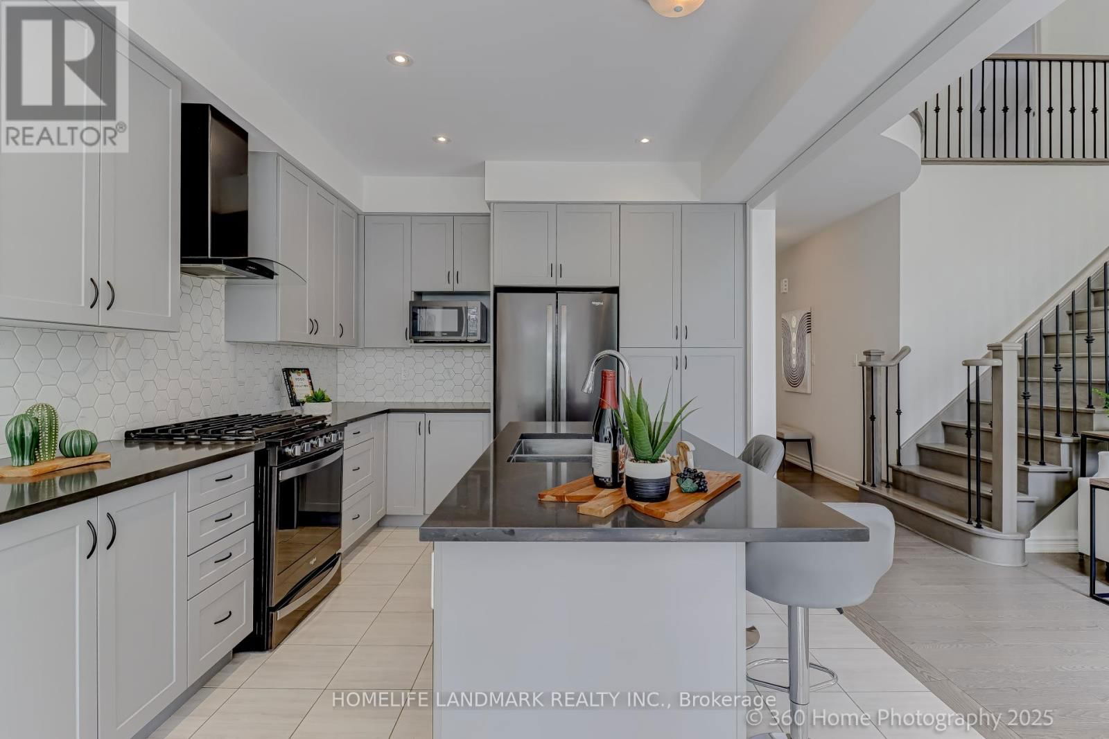 25 WORKMENS CIRCLE Image 8