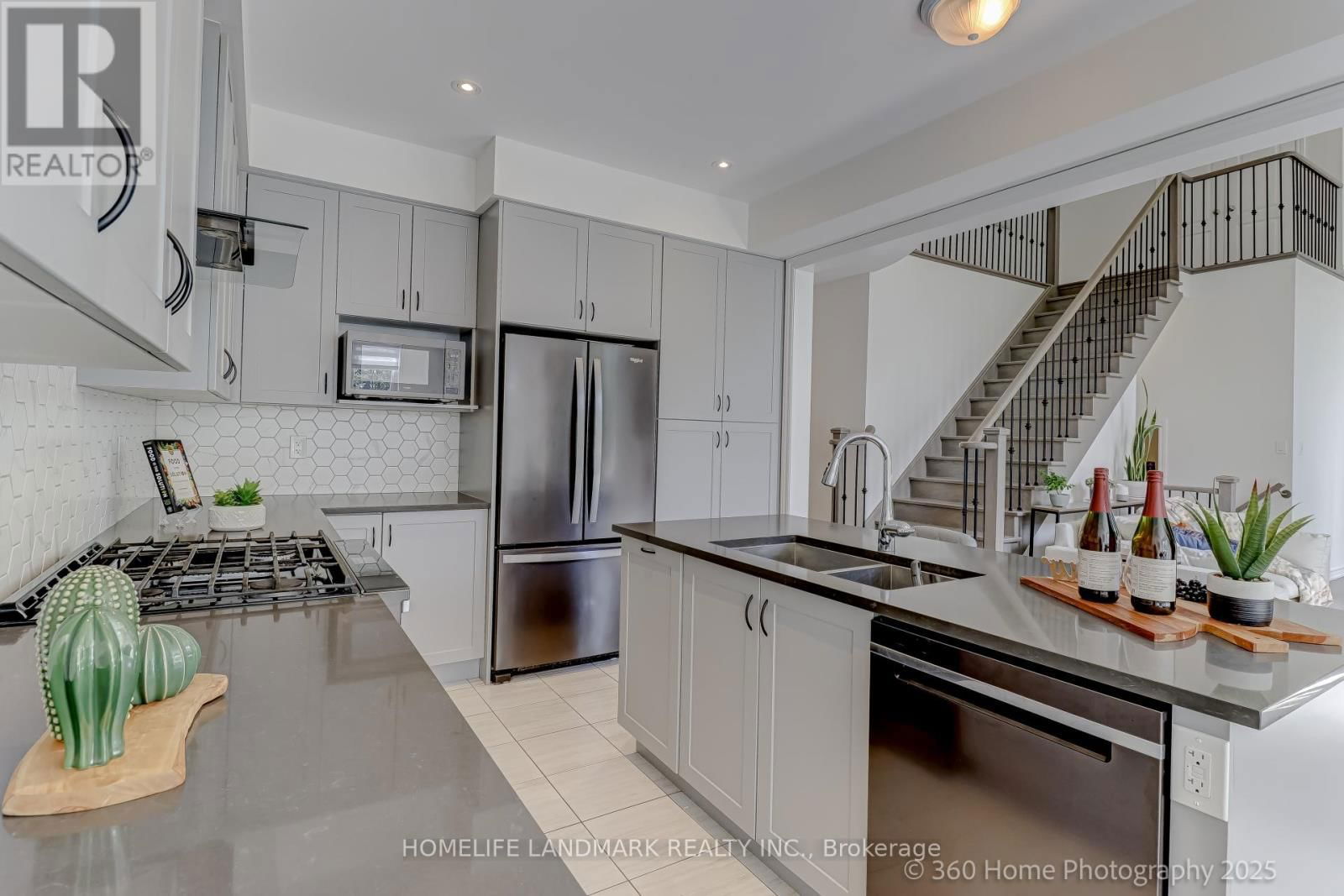 25 WORKMENS CIRCLE Image 9
