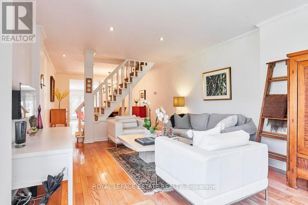 227 SILVER BIRCH AVENUE Image 10