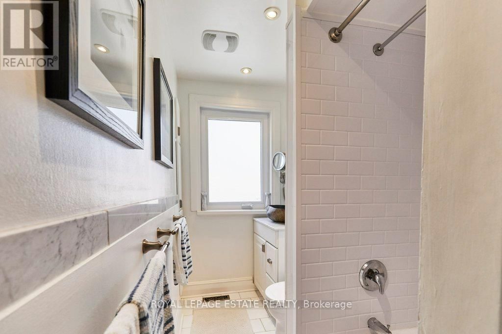 227 SILVER BIRCH AVENUE Image 29