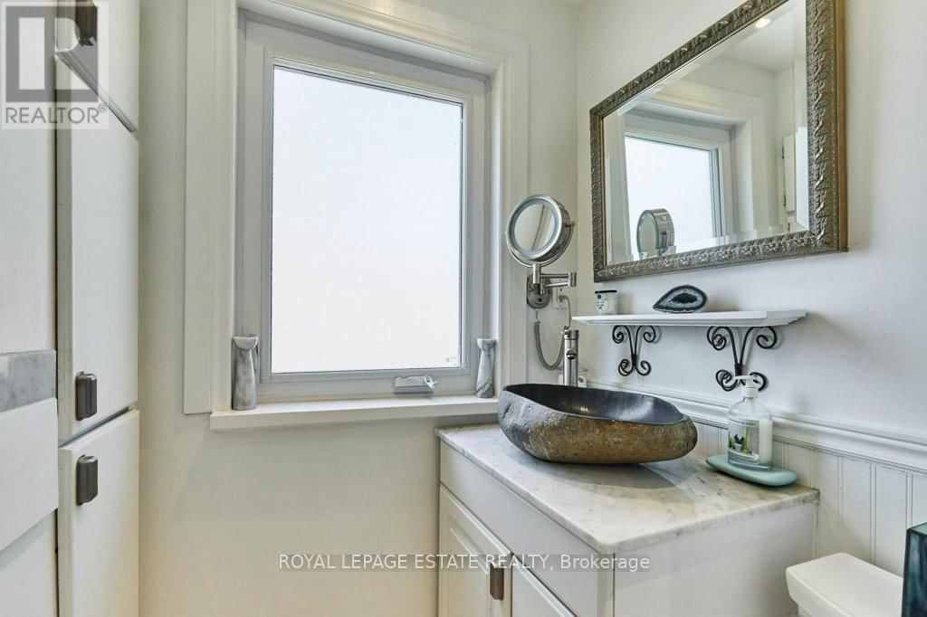 227 SILVER BIRCH AVENUE Image 30