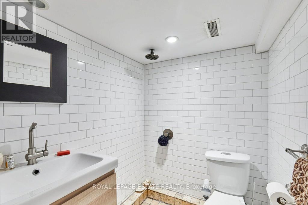 227 SILVER BIRCH AVENUE Image 33
