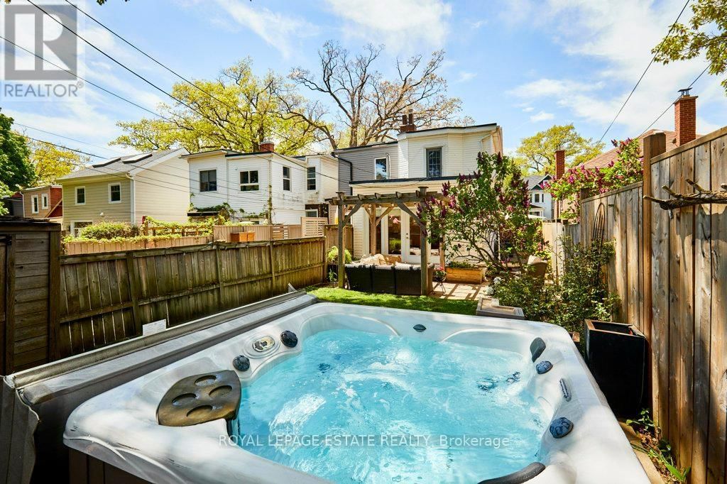 227 SILVER BIRCH AVENUE Image 35