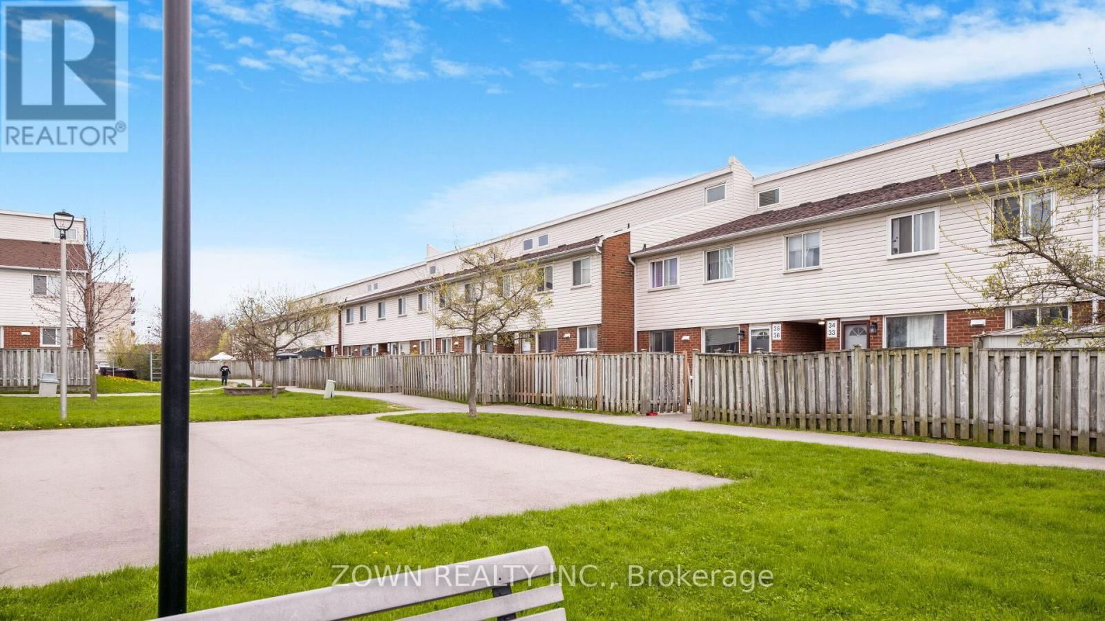 32 - 401 WENWORTH STREET WEST Image 1