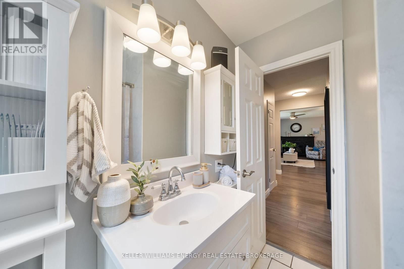 959 DENISE DRIVE Image 13