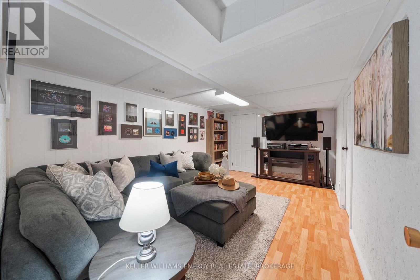 959 DENISE DRIVE Image 15