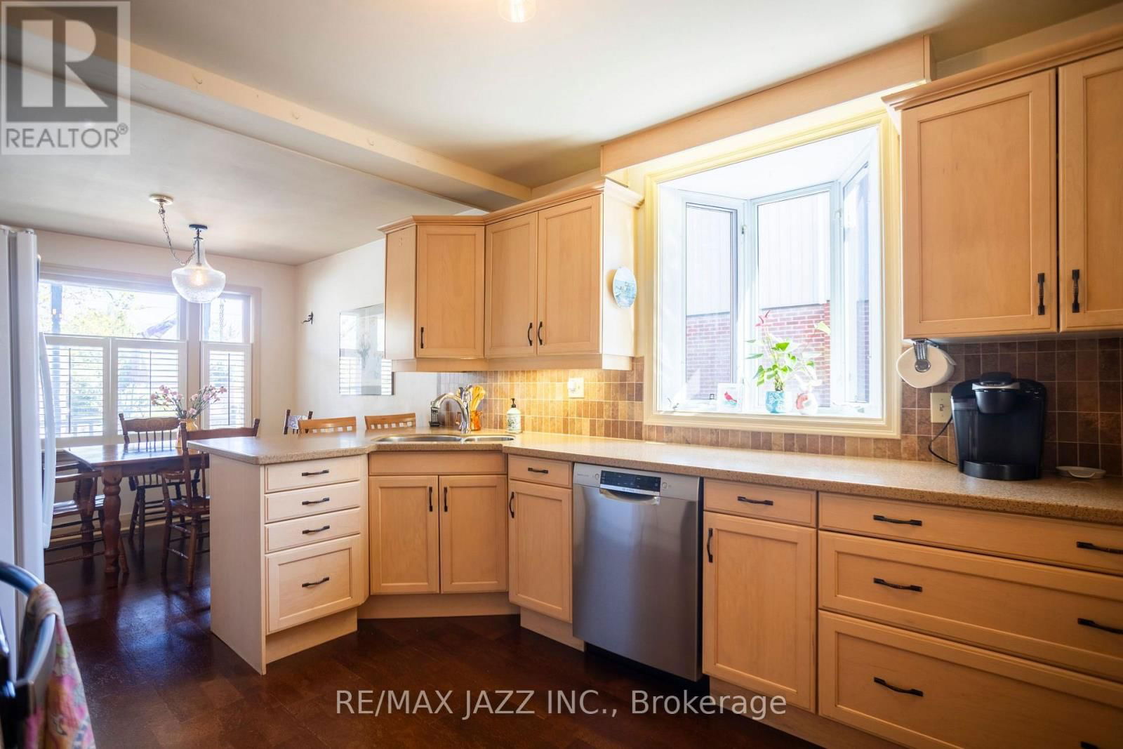 824 MASSON STREET Image 10