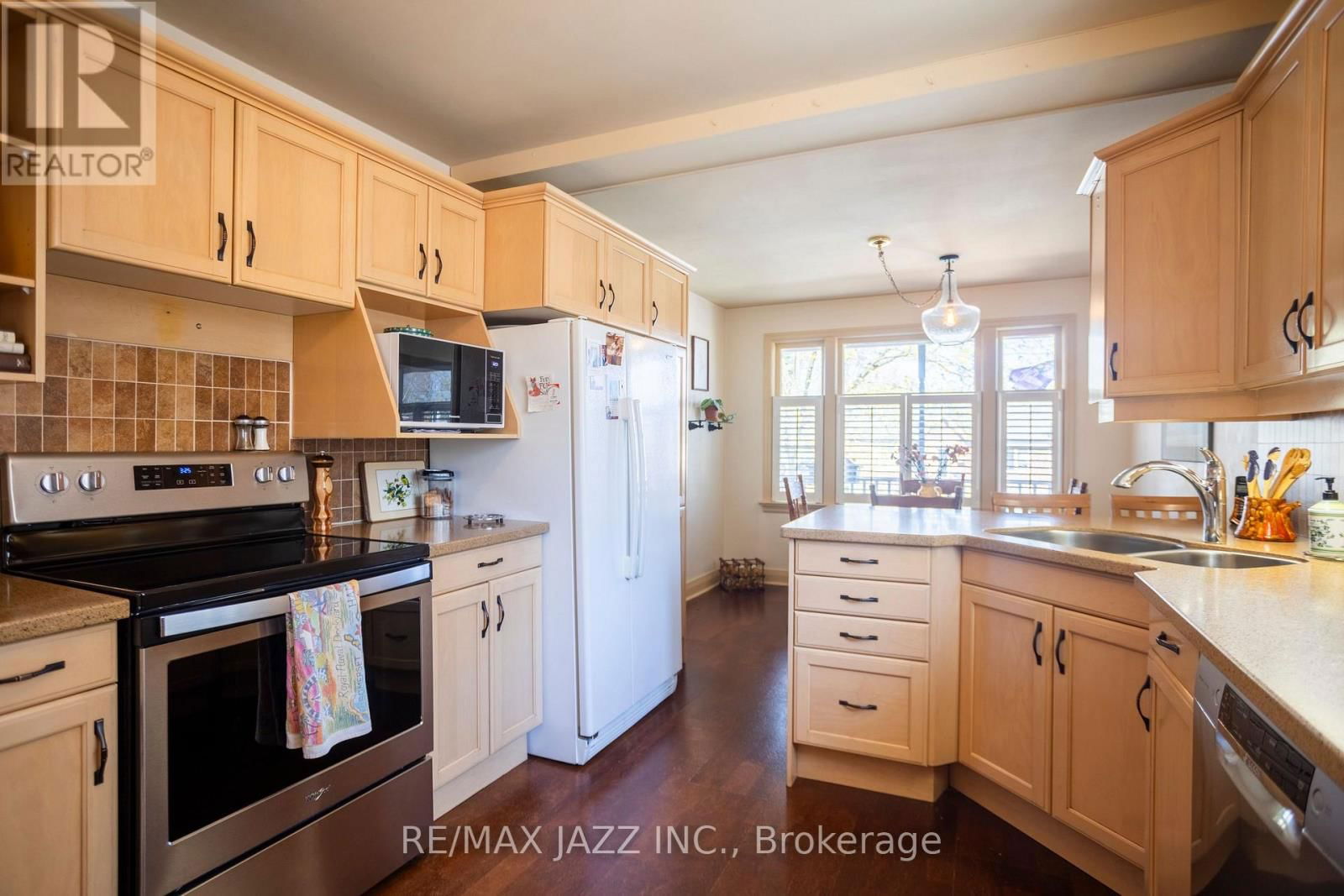 824 MASSON STREET Image 11