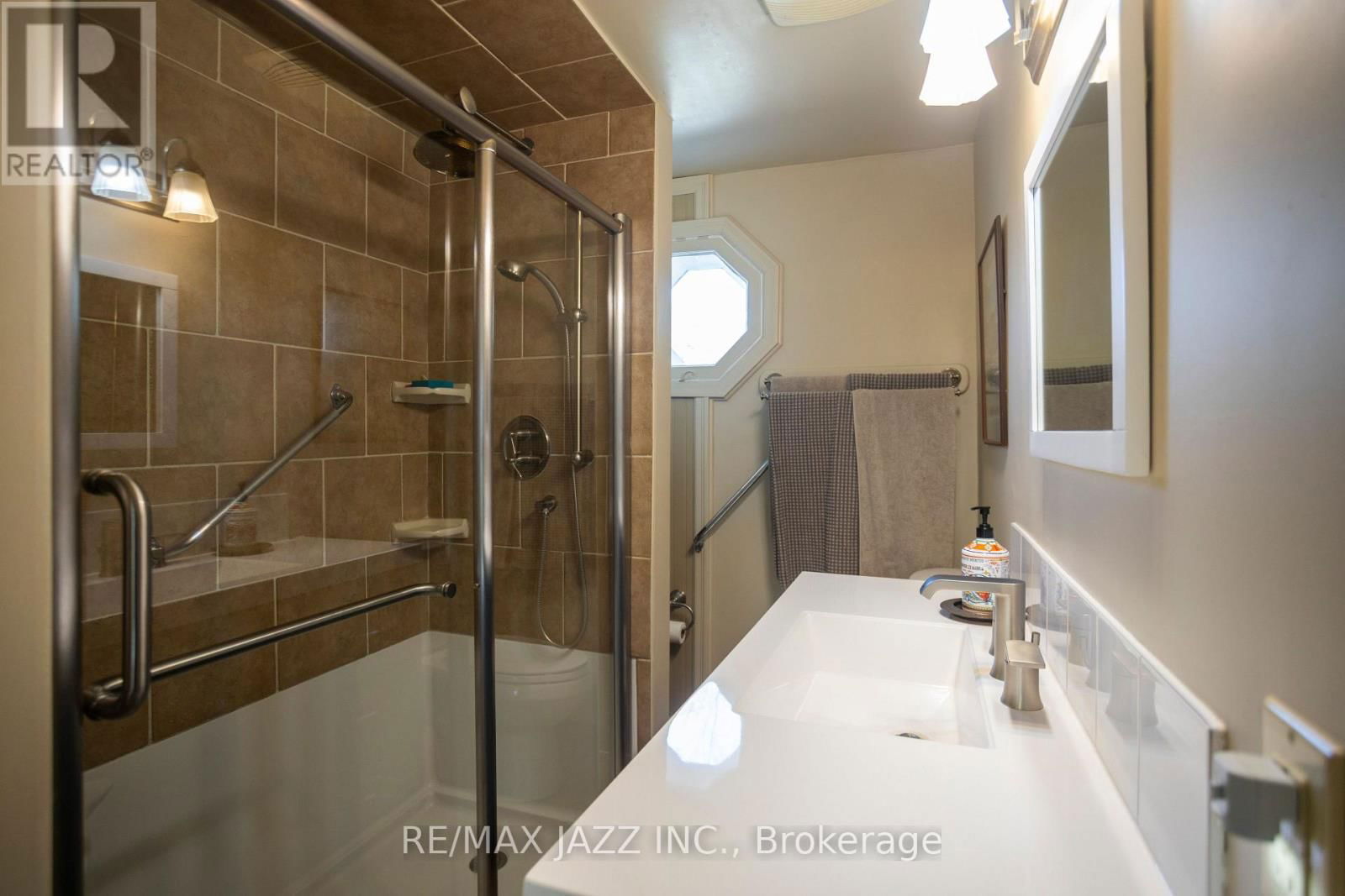 824 MASSON STREET Image 36
