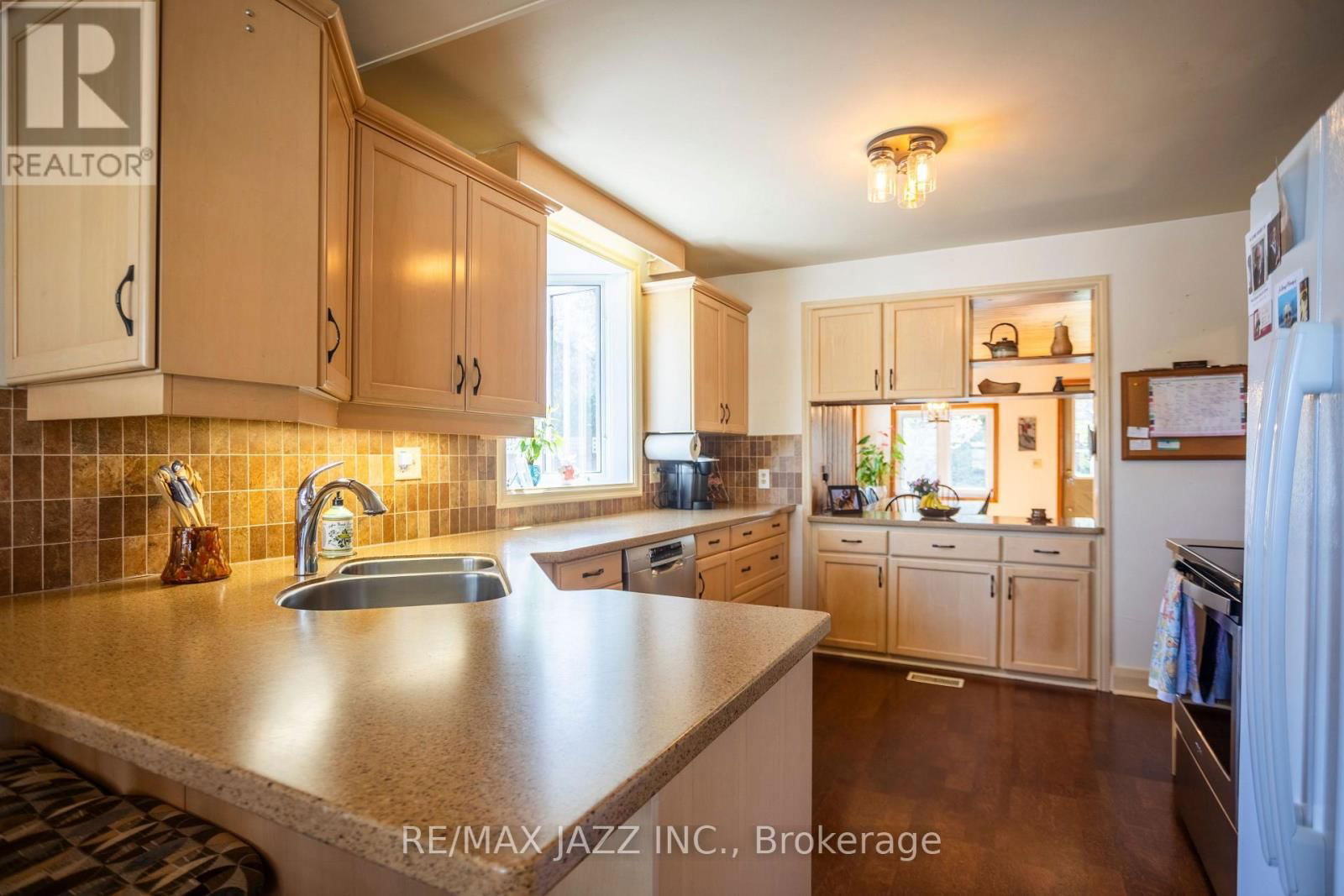 824 MASSON STREET Image 9