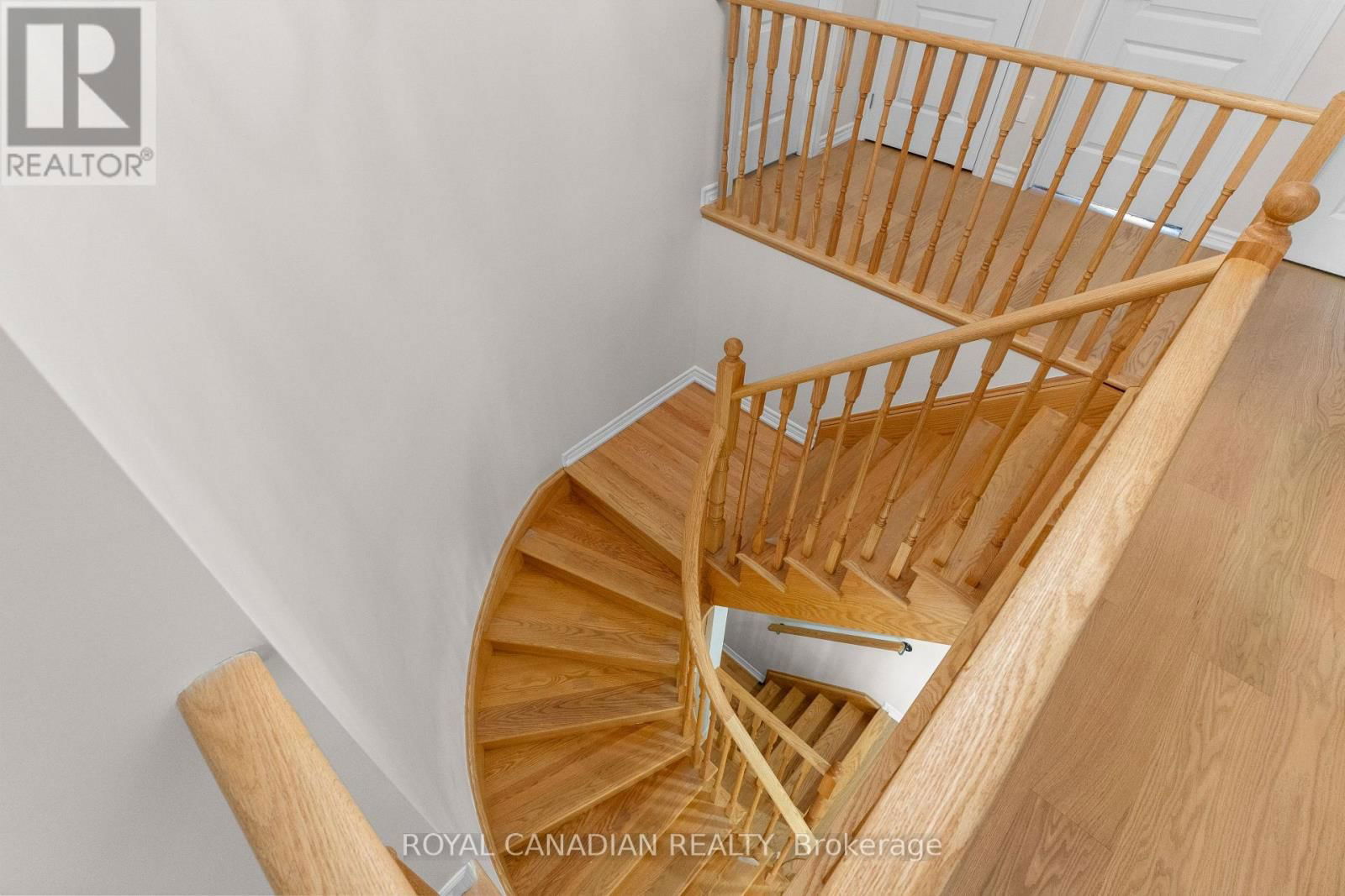 1890 GRANDVIEW STREET NORTH Image 23