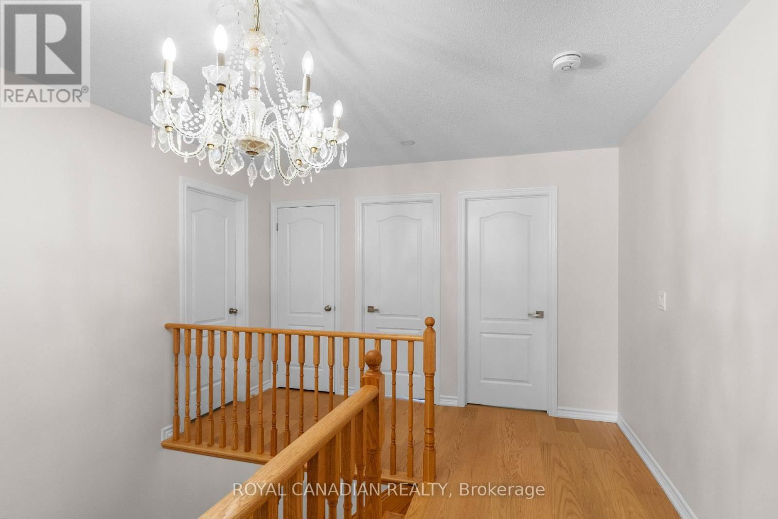 1890 GRANDVIEW STREET NORTH Image 25