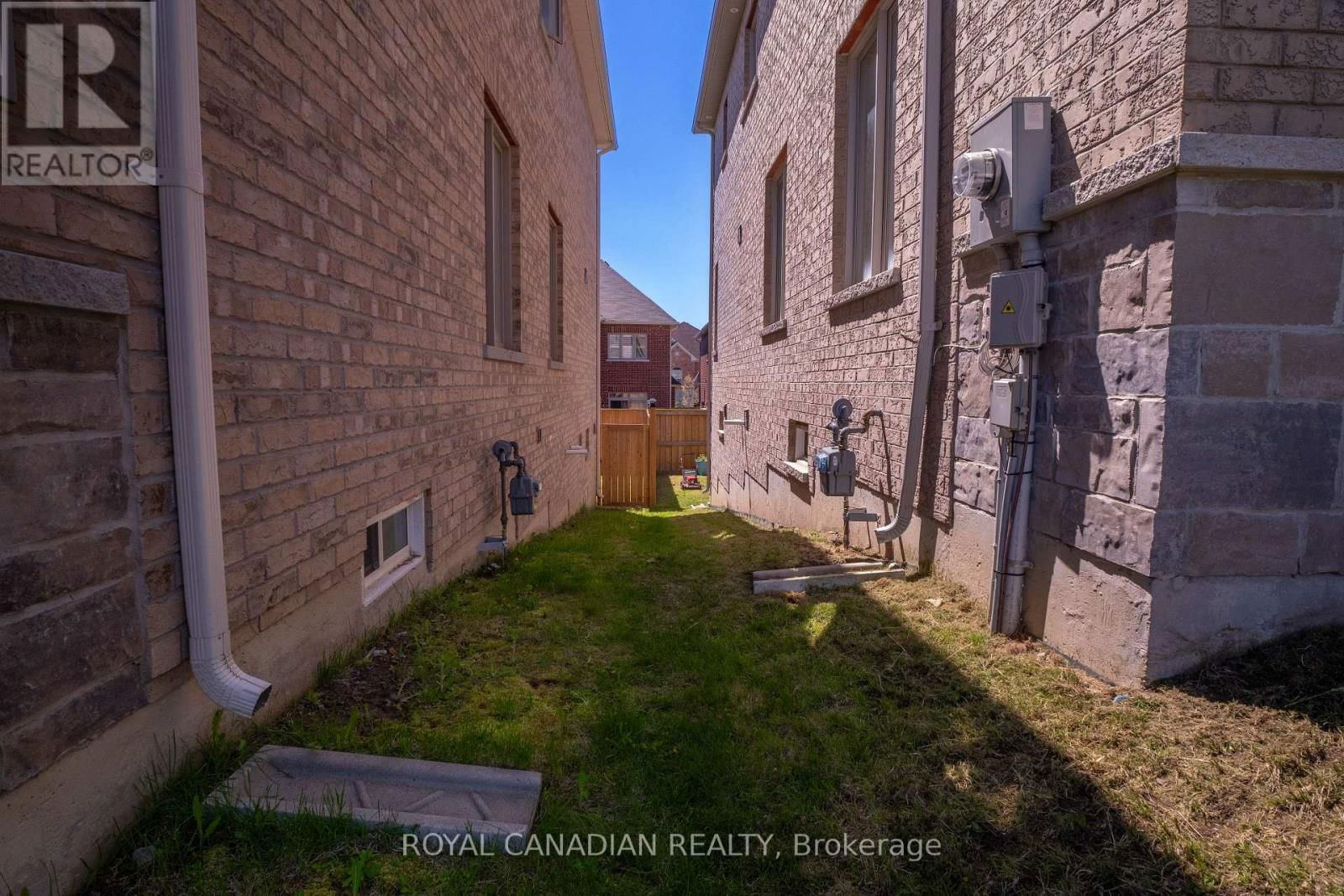 1890 GRANDVIEW STREET NORTH Image 7