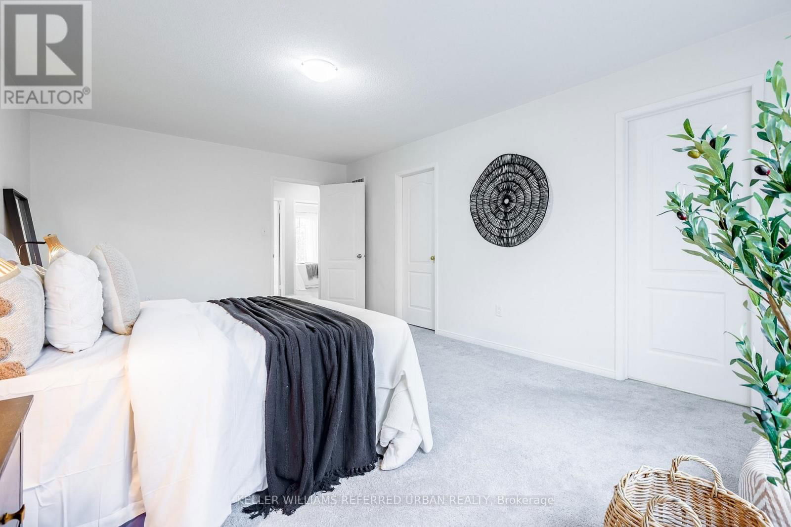 50 HORNSELL CIRCLE Image 33