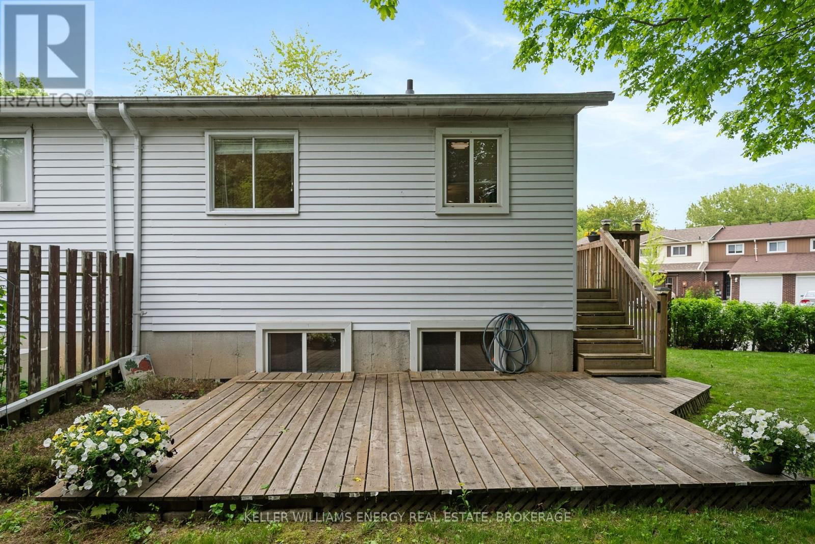 736 CRICKLEWOOD DRIVE Image 36
