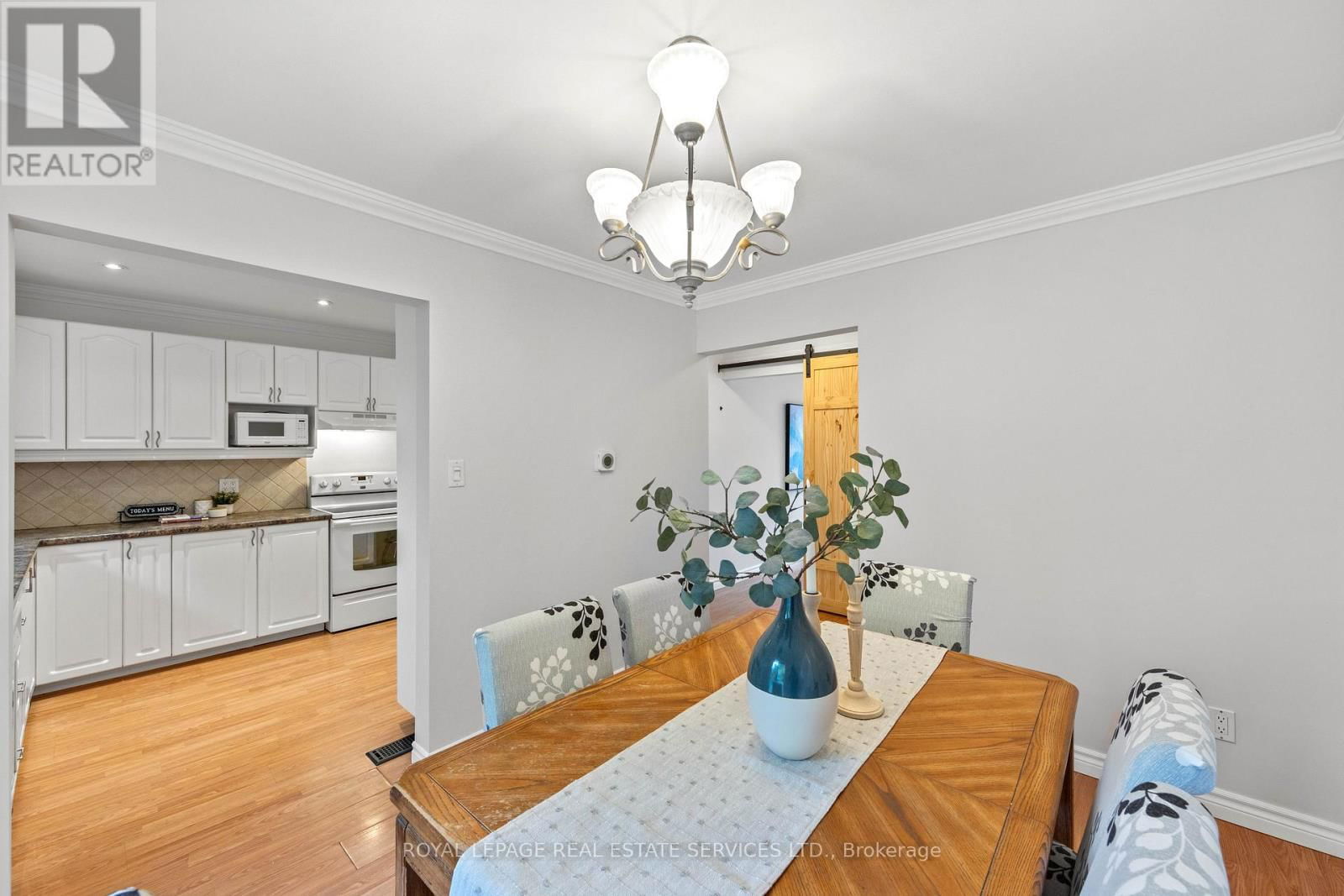426 CAMELOT COURT Image 14