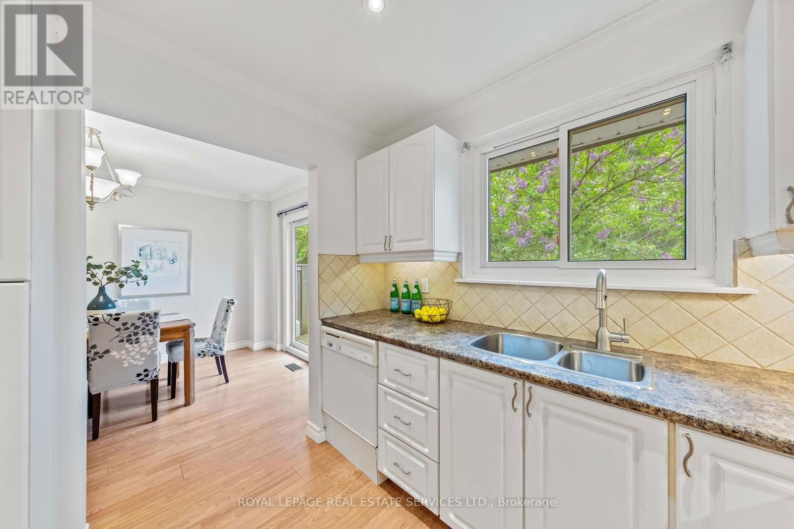 426 CAMELOT COURT Image 19