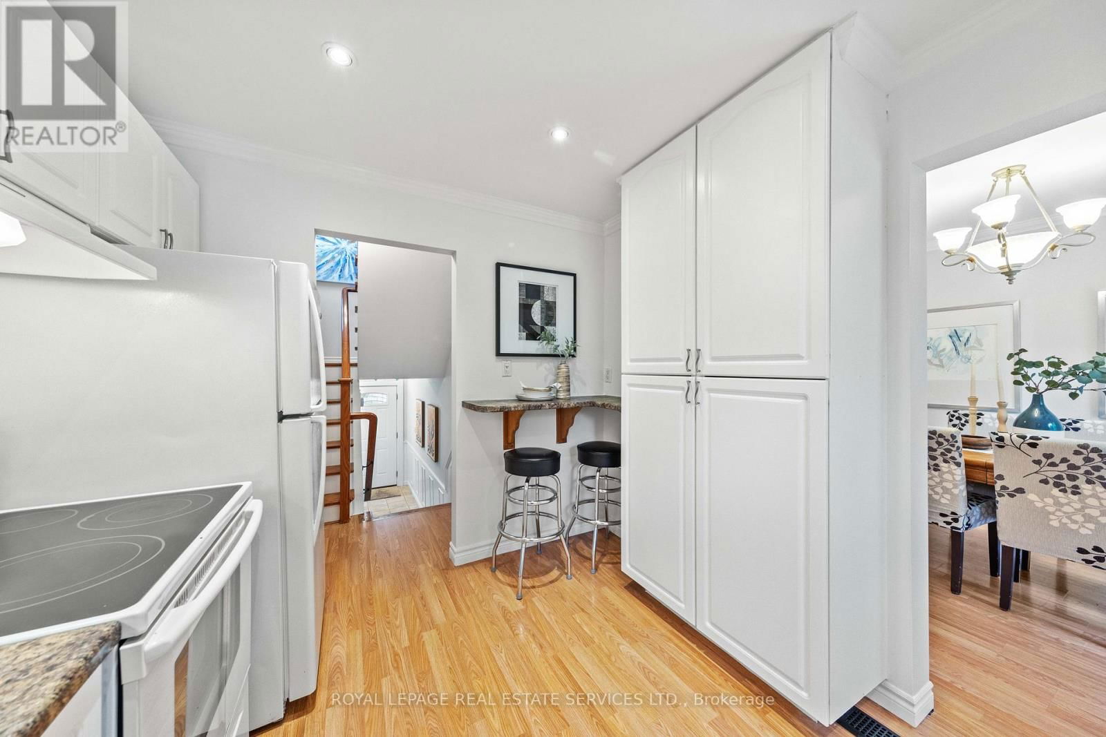 426 CAMELOT COURT Image 20