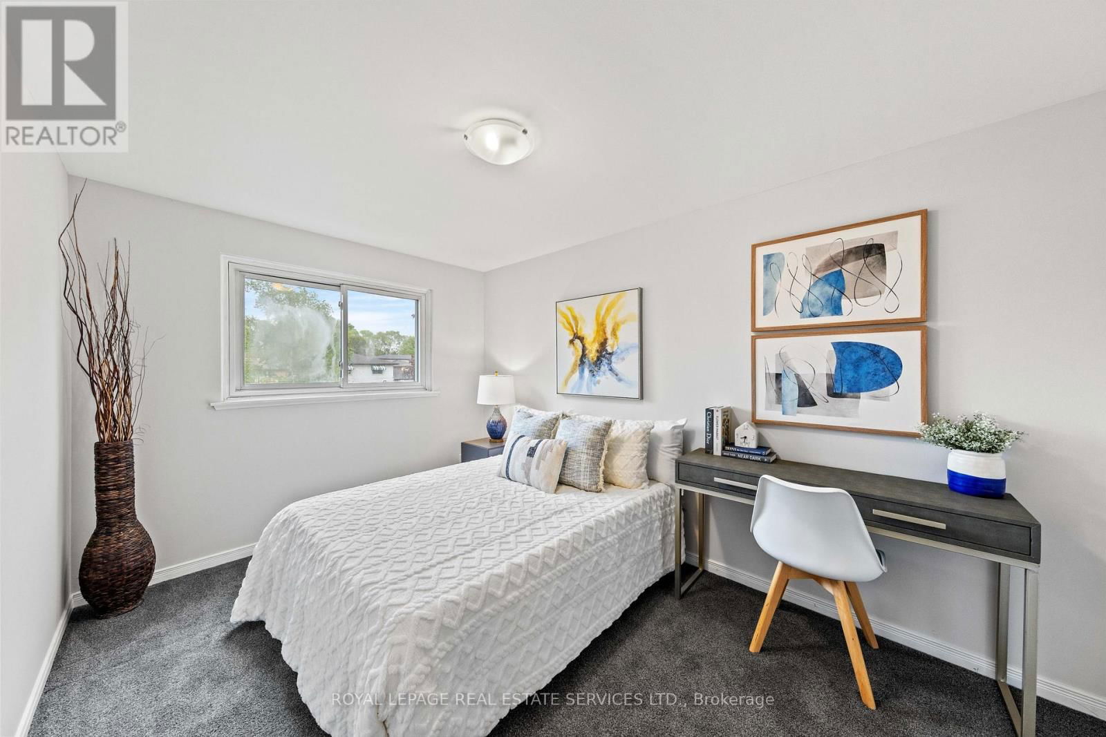 426 CAMELOT COURT Image 28
