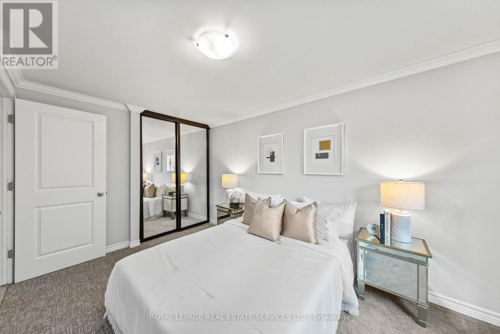 426 CAMELOT COURT Image 33