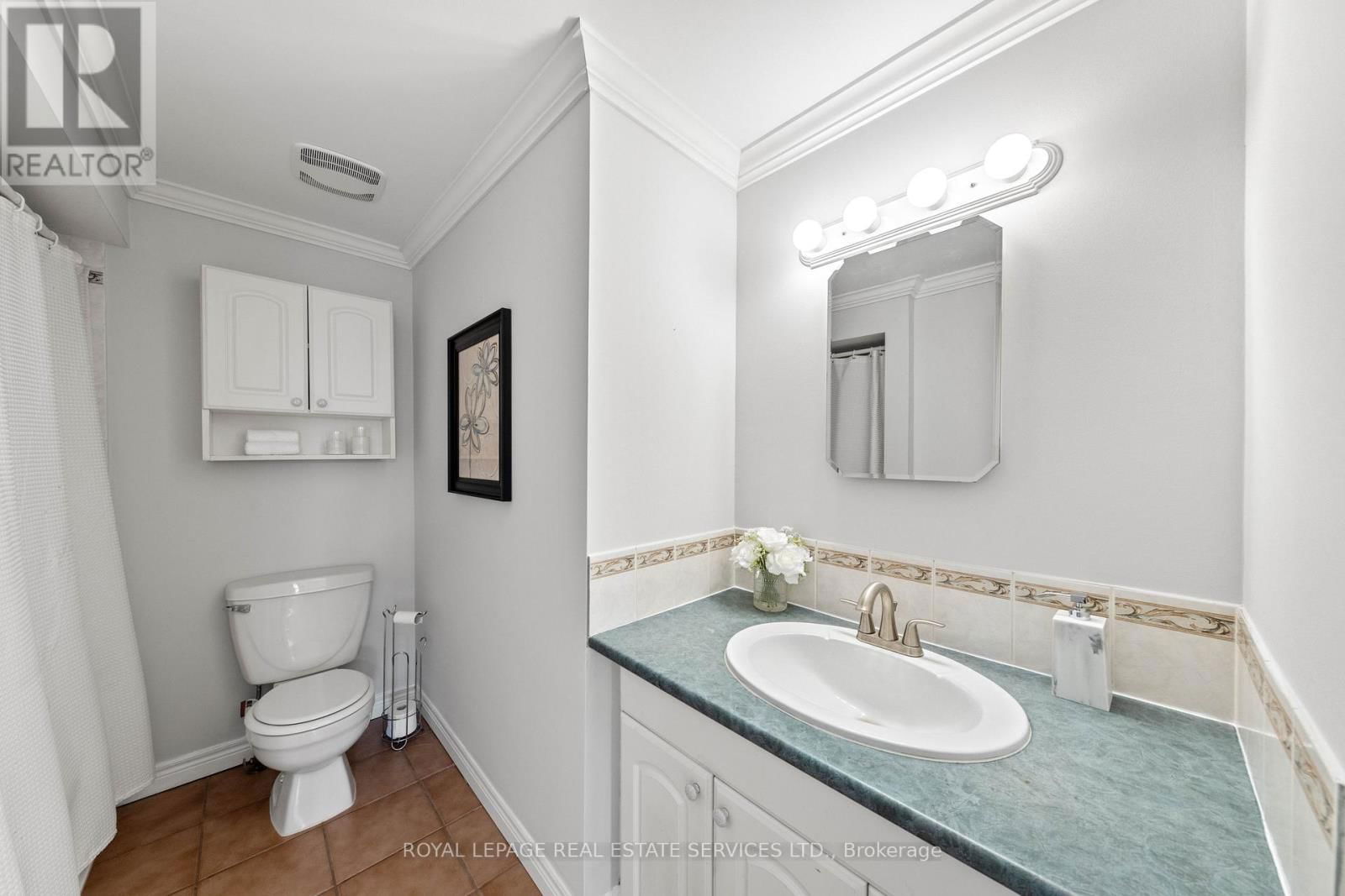 426 CAMELOT COURT Image 34