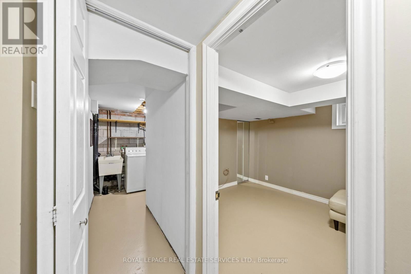 426 CAMELOT COURT Image 35