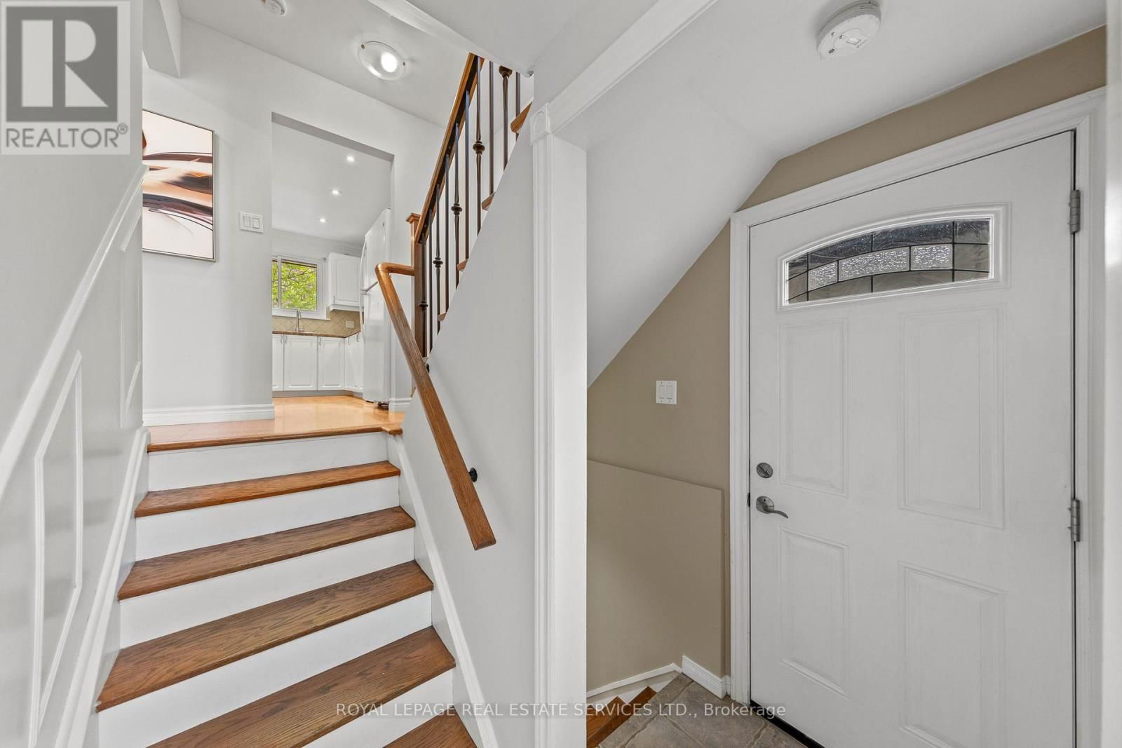 426 CAMELOT COURT Image 6