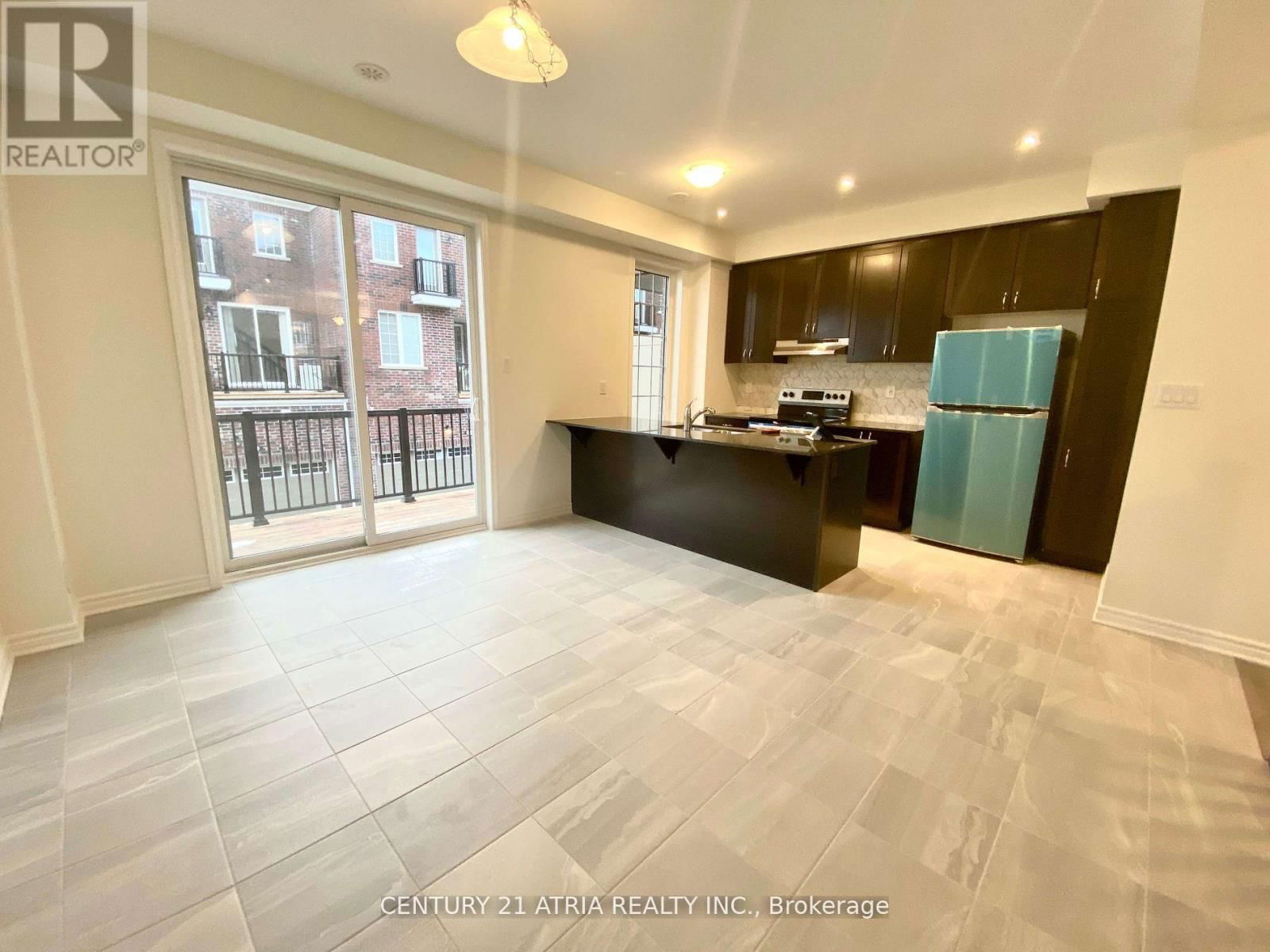 3340 THUNDERBIRD PROMENADE Image 9
