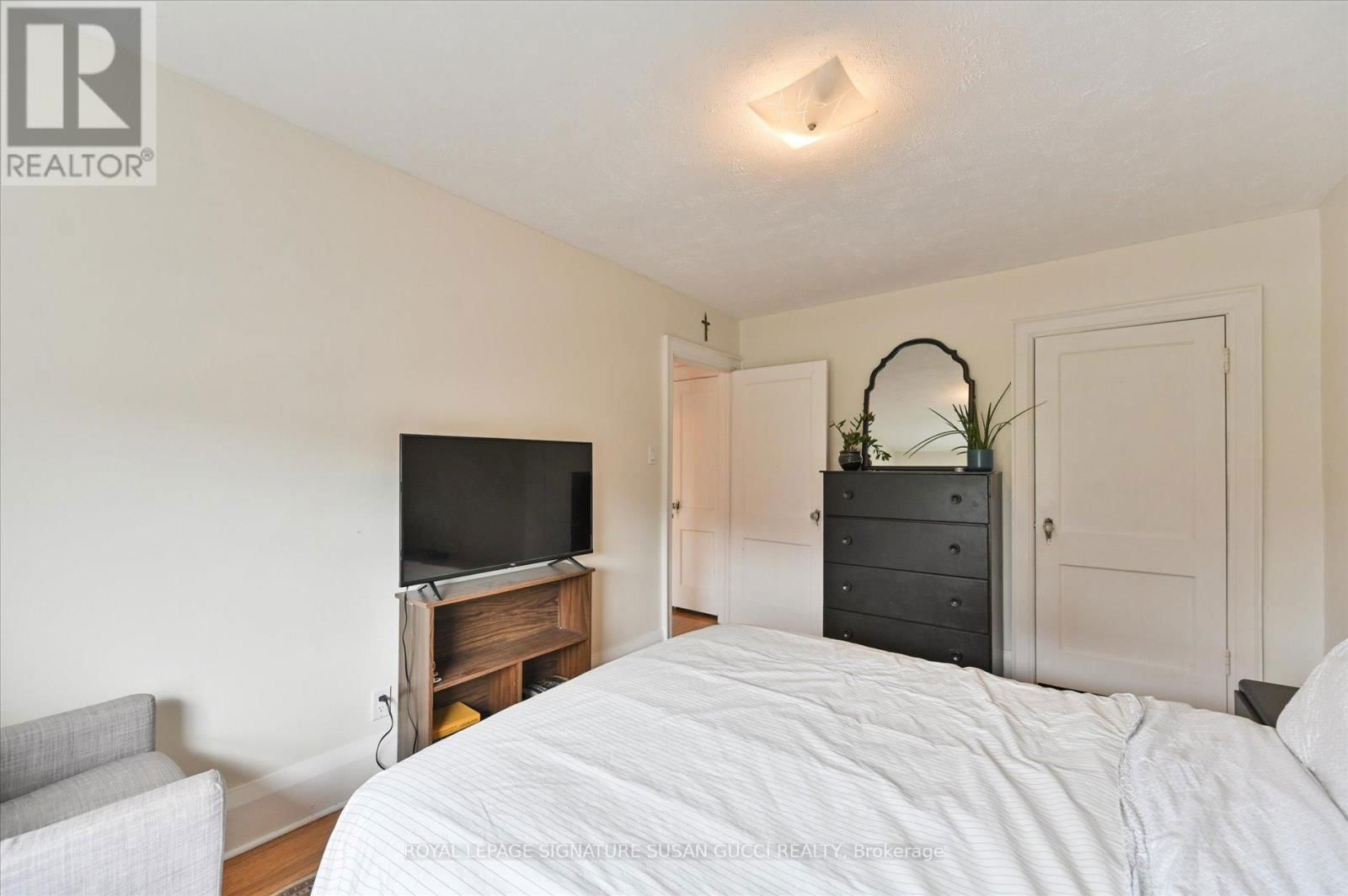 31 LESMOUNT AVENUE Image 17