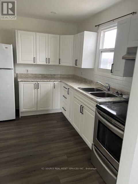 1100 SIMCOE STREET SOUTH Image 9