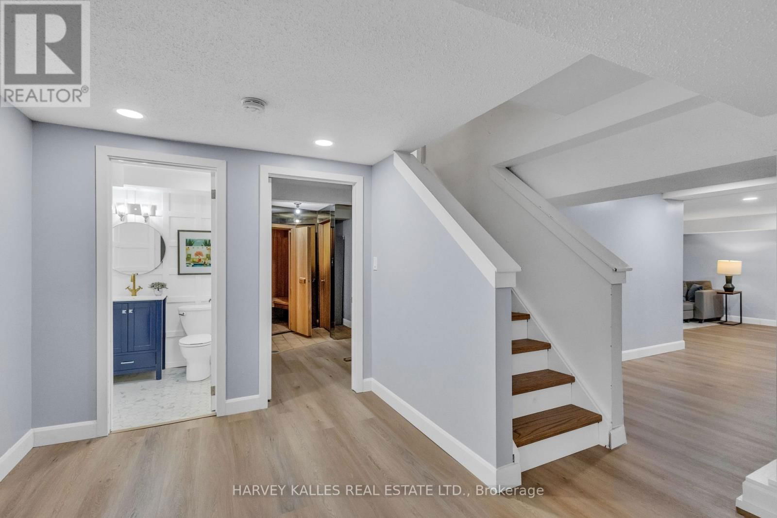 534 OAKWOOD DRIVE Image 32