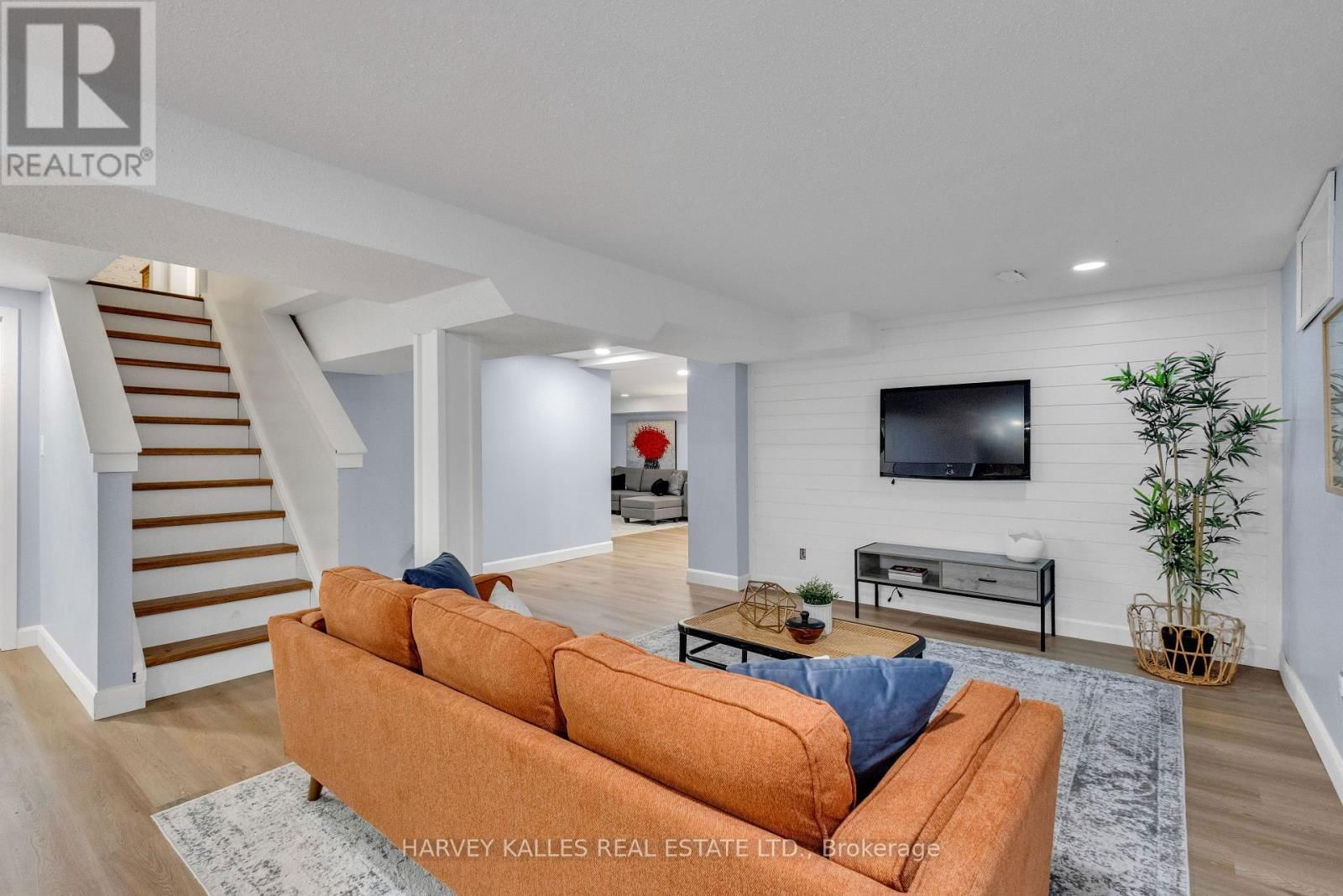 534 OAKWOOD DRIVE Image 35