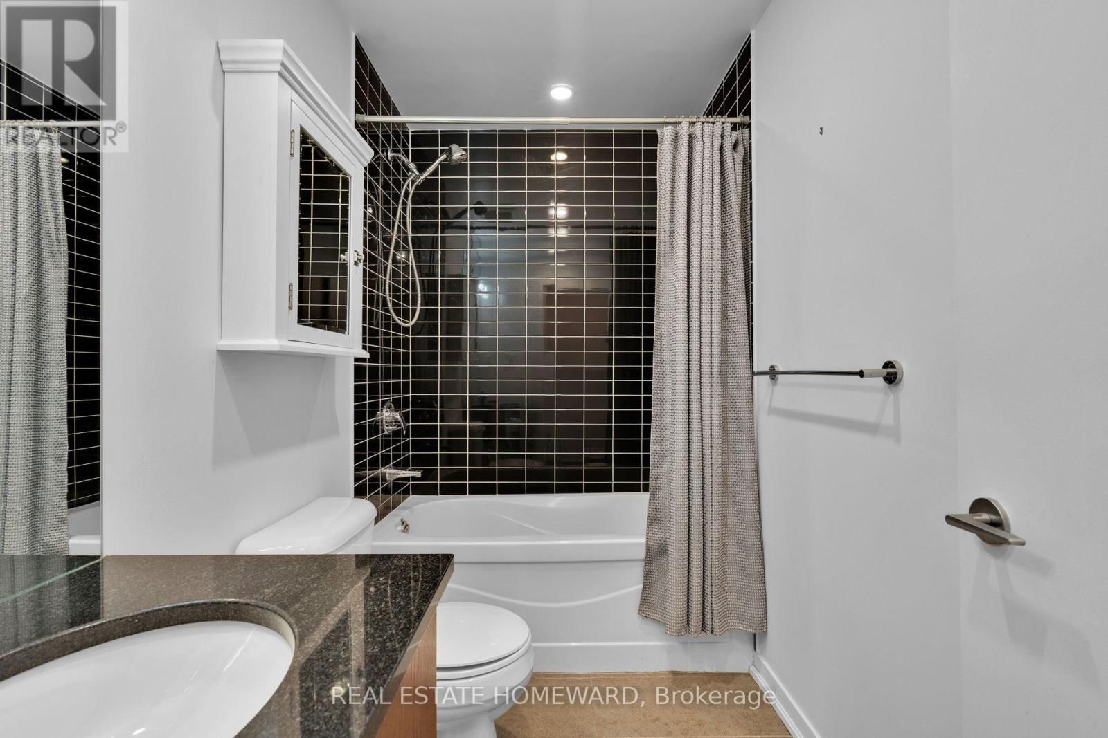 128 - 201 CARLAW AVENUE Image 18