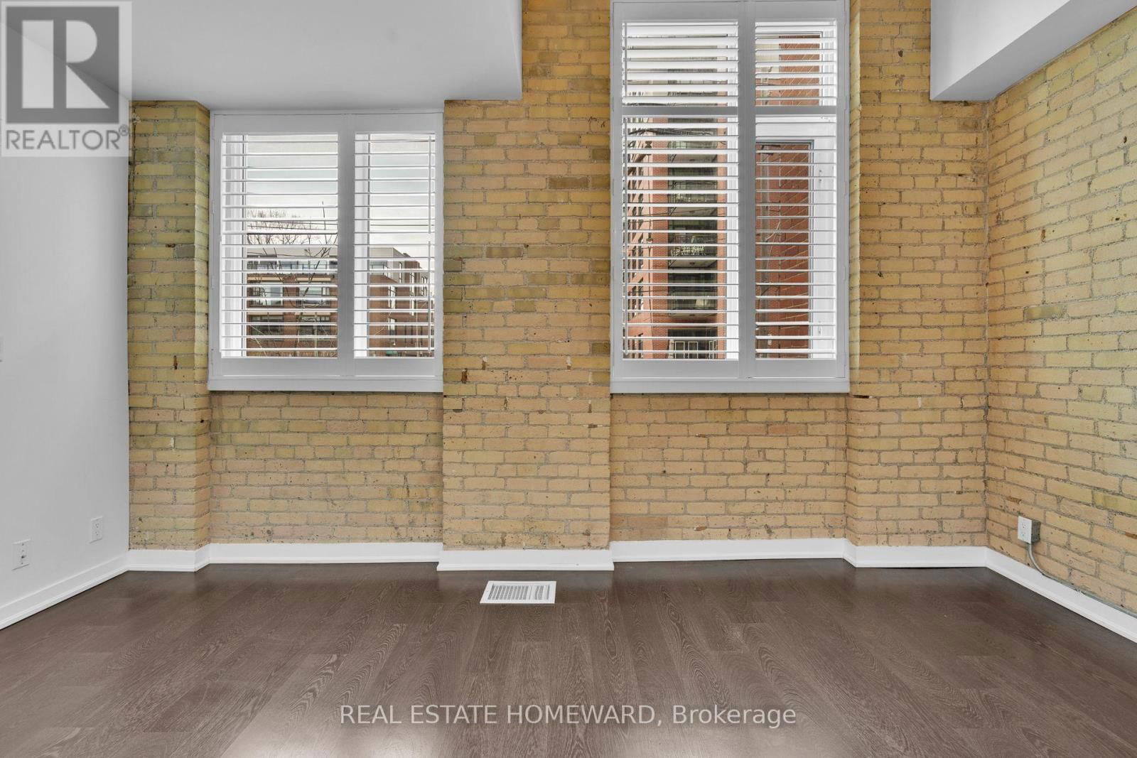 128 - 201 CARLAW AVENUE Image 19