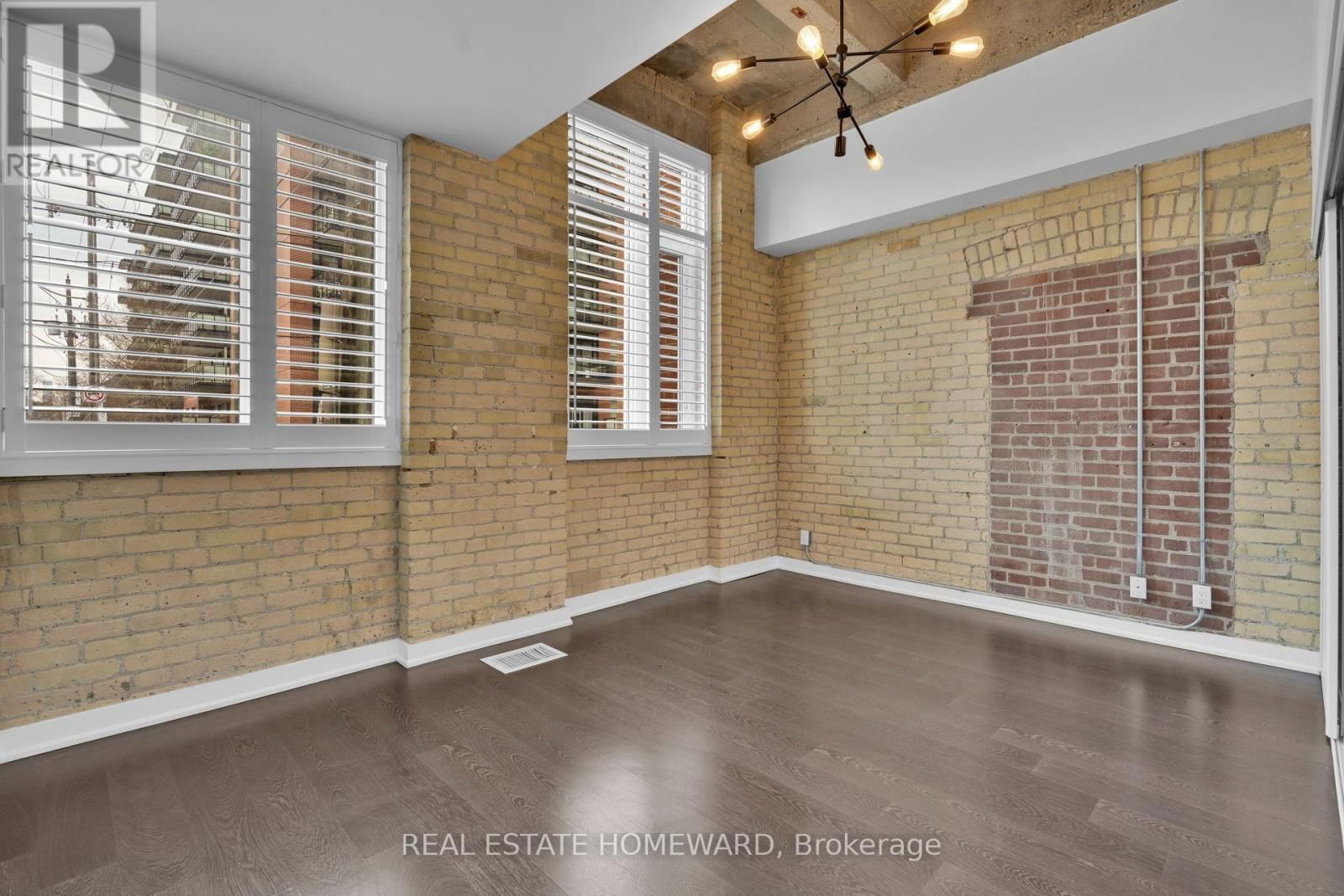 128 - 201 CARLAW AVENUE Image 4