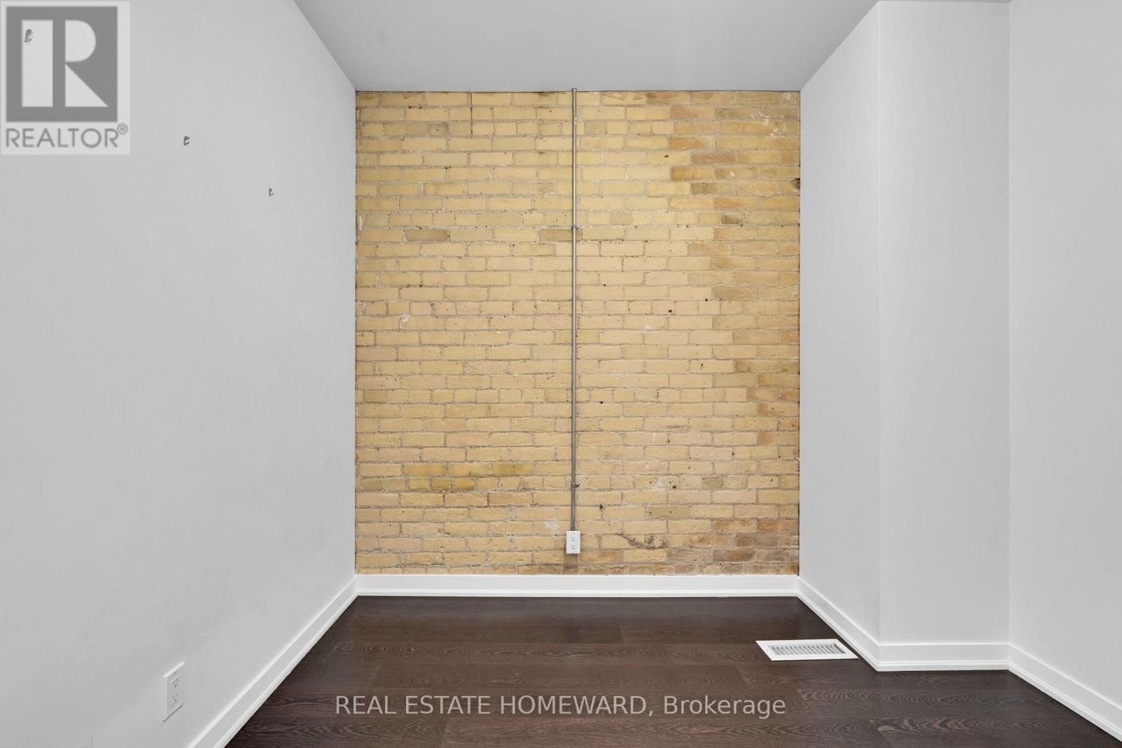 128 - 201 CARLAW AVENUE Image 6