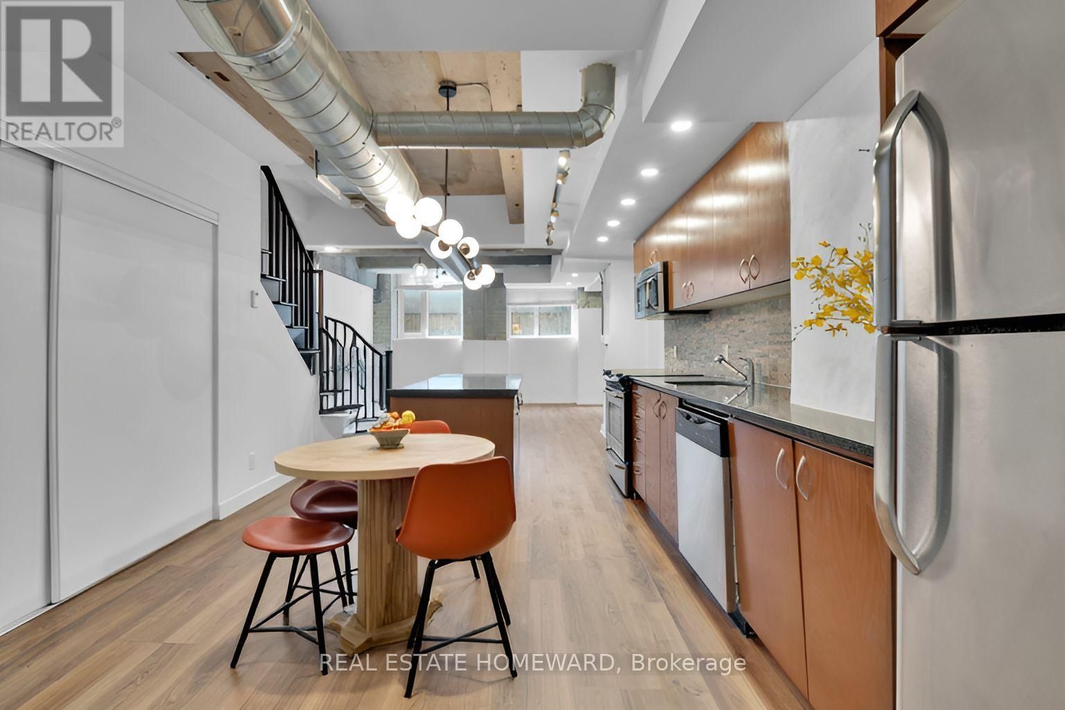 128 - 201 CARLAW AVENUE Image 7