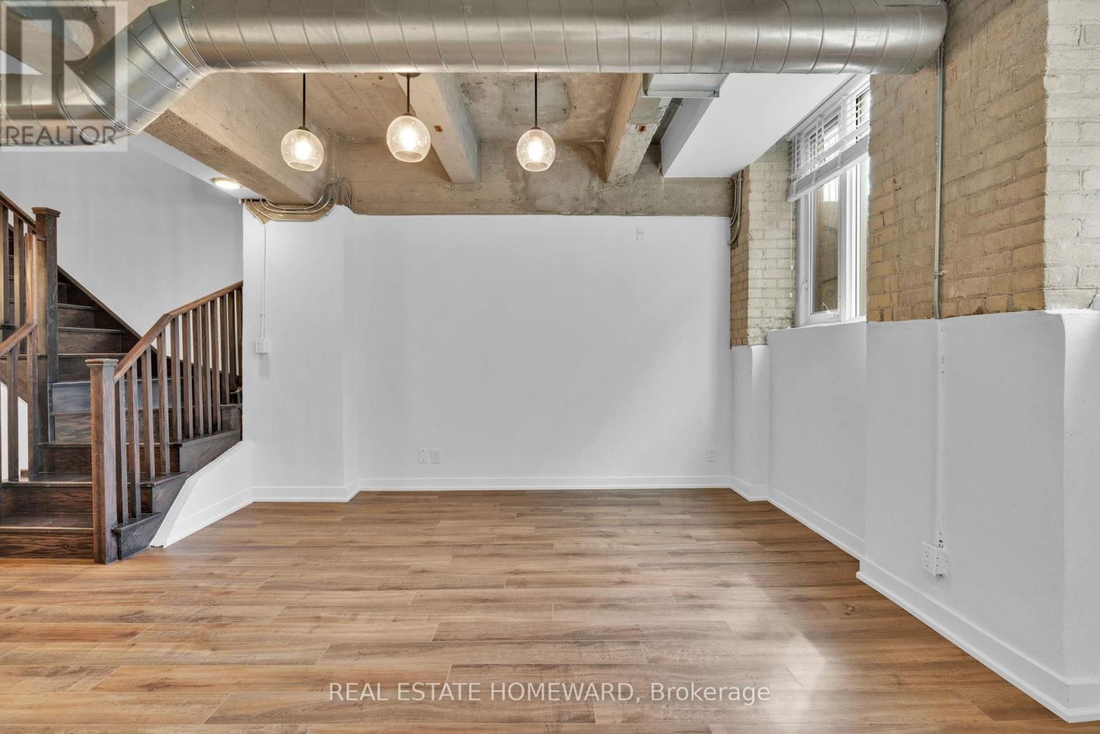 128 - 201 CARLAW AVENUE Image 9