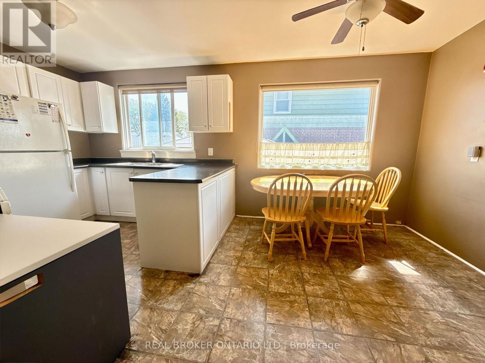 Main - 35 CORVETTE AVENUE Image 3