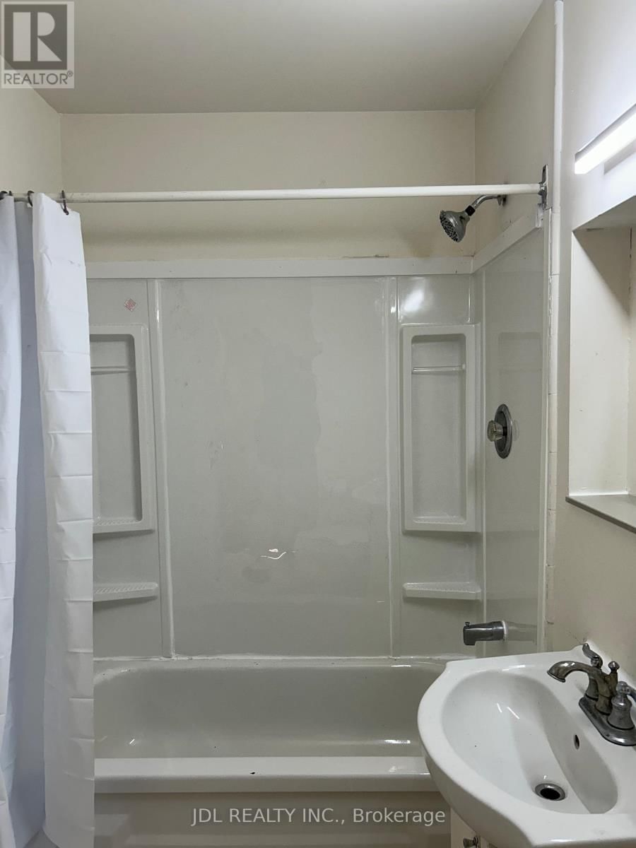 Suite C - 21 SQUIRES AVENUE WEST Image 9