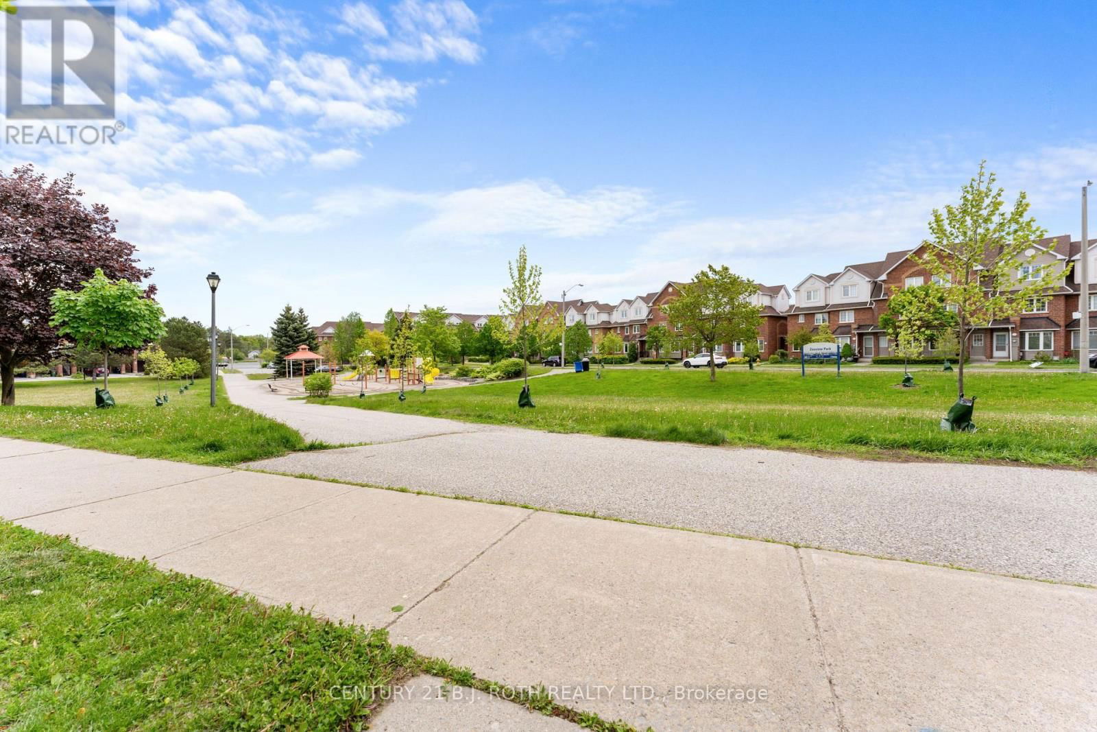 101 - 2 HEDGE END ROAD Image 3