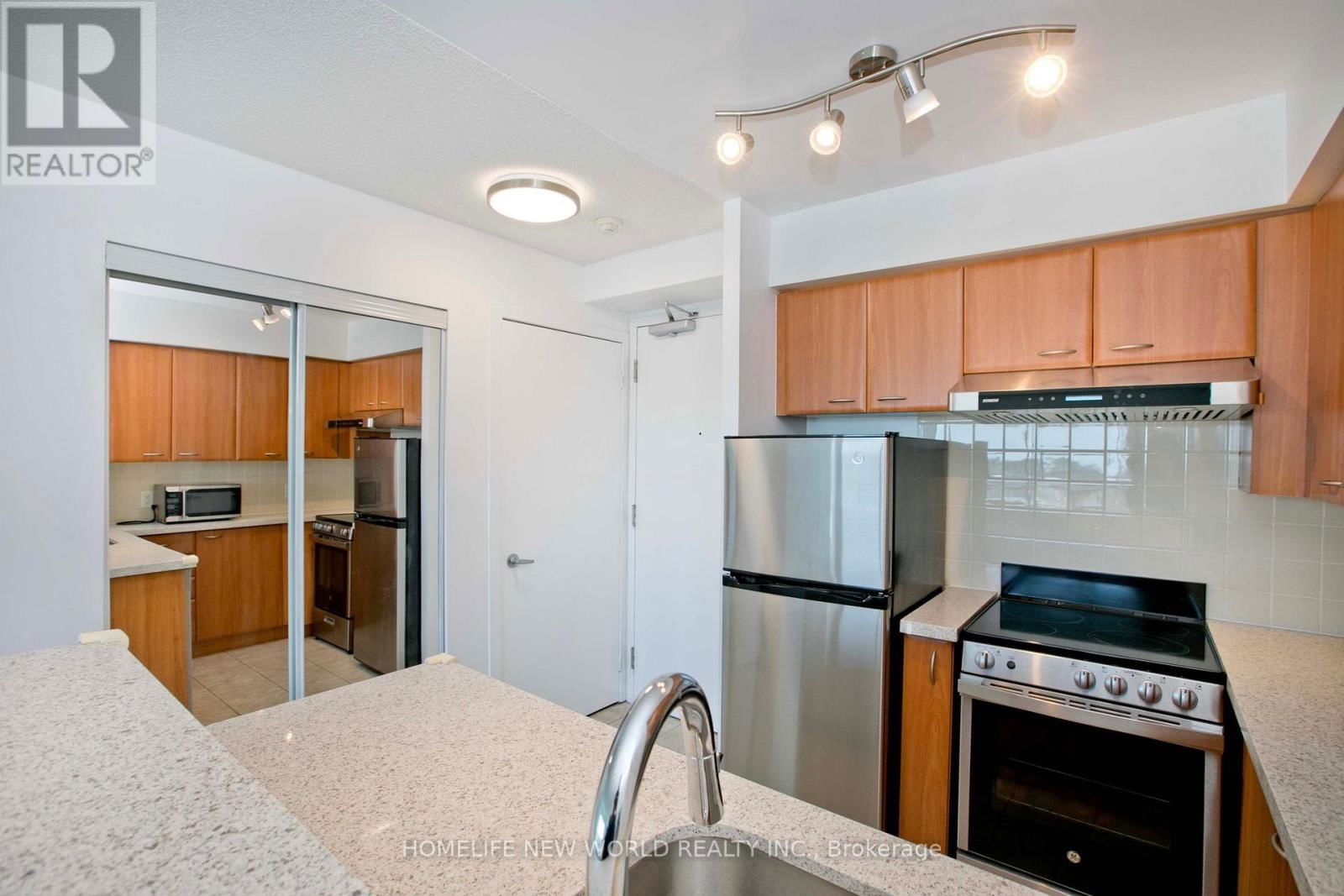 1110 - 38 LEE CENTRE DRIVE Image 8