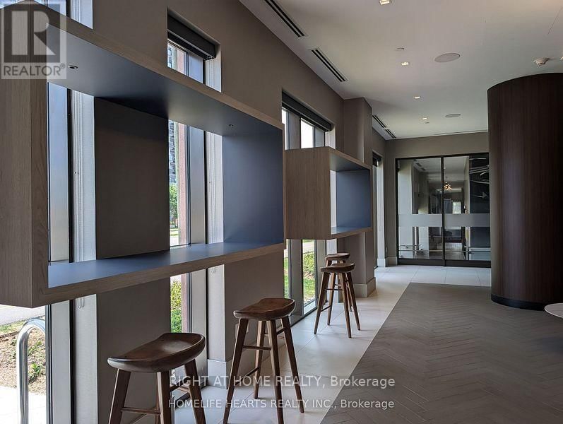 1418 - 2550 SIMCOE STREET NORTH Image 2