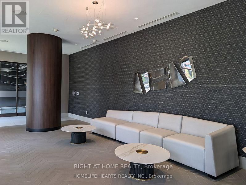 1418 - 2550 SIMCOE STREET NORTH Image 3