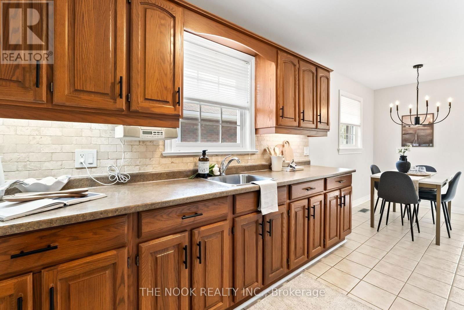 287 WINDSOR STREET Image 11