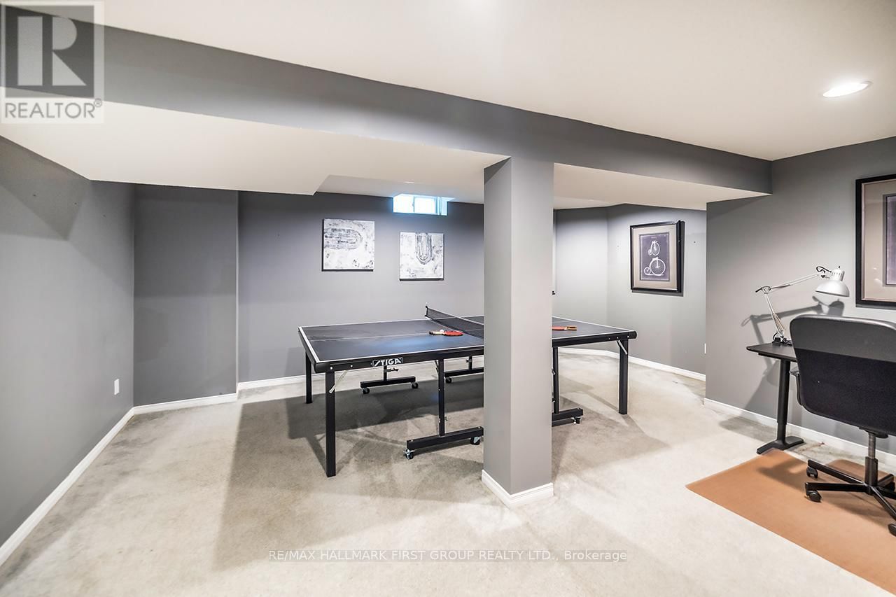 1 WATERSDOWN CRESCENT Image 32