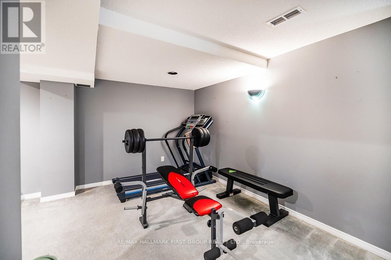 1 WATERSDOWN CRESCENT Image 33